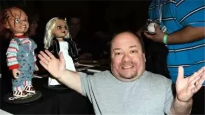 من خلف القناع إلى الذاكرة الأبدية.. وداعا إد جيل صاحب زي «تشاكي»