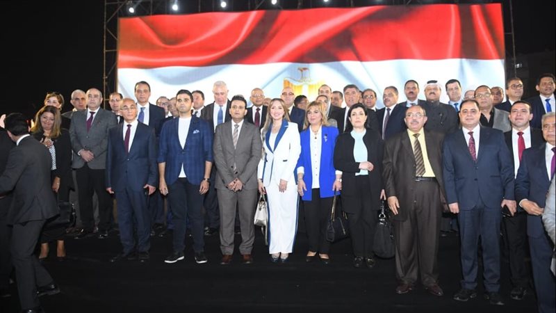صورة تذكارية لقيادات