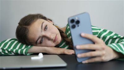 مخاطر الهواتف الذكية على الأطفال.. 7 نصائح للوقاية من الإدمان الرقمي 