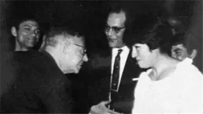 «أخيرا وجدت إلكترا في القاهرة».. سارتر يحيي سميحة أيوب بعد أداء «الذباب»