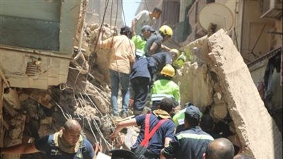 9 أنفاس تعود للحياة من تحت الركام بحدائق القبة بعد انهيار عقارين