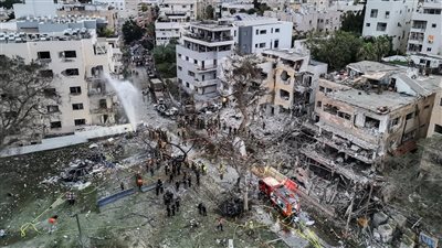 انفجارات تهز إسرائيل.. قصف إيراني يستهدف مواقع استراتيجية في حيفا