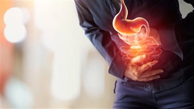 إذا كنت تعاني من حرقة المعدة باستمرار.. تجنب هذه الأطعمة فورًا 