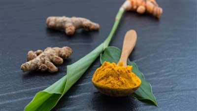 «الكركم» نجم السوشيال ميديا.. اكتشفي وصفاته لبشرة صحية