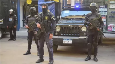  «المفاجأة كانت تحت السقف»..الداخلية تضبط ورشة أسلحة داخل بيت عائلي ببني سويف