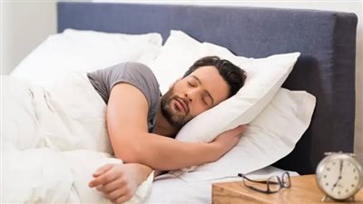 الدهون العنيدة تختفي أثناء النوم.. مشروب بسيط يسرّع حرق الدهون بدون رياضة