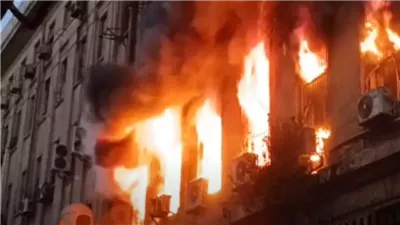 تمركز 12 سيارة إطفاء وسلالم هيدروليكية للسيطرة على حريق سنترال رمسيس