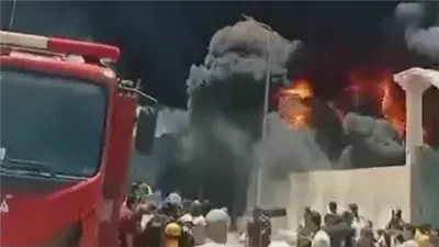 حريق هائل يلتهم مصنع إسفنج في دمياط.. وألسنة اللهب تمتد لمباني مجاورة