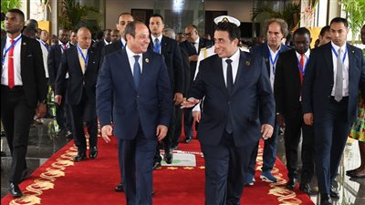 السيسي يواصل لقاءاته الثنائية على هامش قمة الاتحاد الأفريقي بمالابو