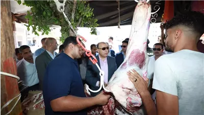 محافظ كفر الشيخ يتفقد سوق «اليوم الواحد» بمطوبس ويوجه بالتوسع بإقامة المعارض