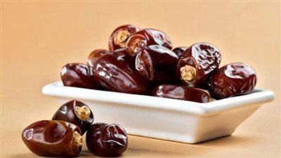 درع وقائي طبيعي.. فوائد مذهلة لتناول «التمر» صباحًا على معدة فارغة 