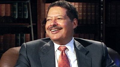 في ذكرى رحيله.. العالم يتذكر أحمد زويل مبتكر «الفيمتوثانية» وبصمته المصرية الخالدة