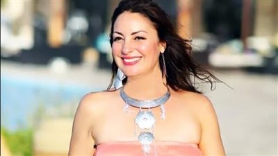 نرمين الفقي تخطف الأضواء بأناقتها ورقصها في حفل أحمد سعد بالساحل الشمالي