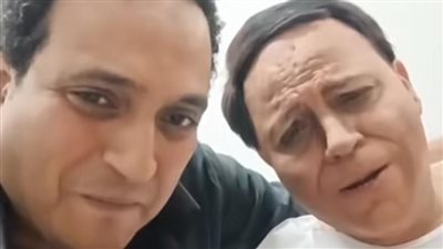 تامر عبد المنعم يجسيد شخصية «عادل إمام» بعد غياب بطل العرض بـ«نوستالجيا»