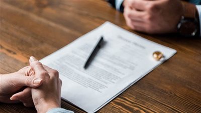 حكم من حلف على زوجته بالطلاق 3 مرات.. الإفتاء توضح التفاصيل