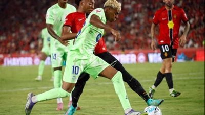 الأطقم الجديدة في المتاجر… لكن الملعب يرفضها.. أزمة برشلونة تتصاعد