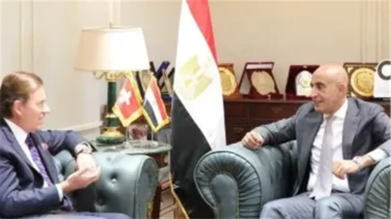 جانب من اجتماع وزير