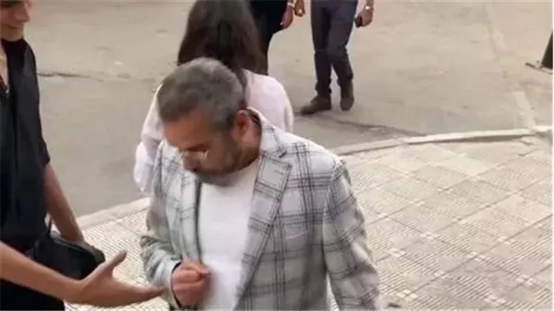 أحمد عبد العزيز خلال