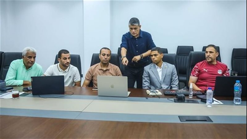 أوسكار رويز مع حكام