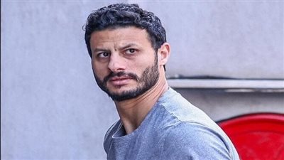 محمد الشناوي يودع والده بحزن ويشكر الجماهير.. «شكرا لكل من واساني»