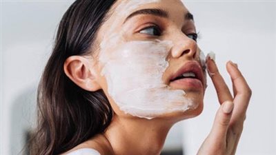 «٣ حلول طبيعية» للتغلب على جفاف البشرة واستعادة نضارتها في الصيف