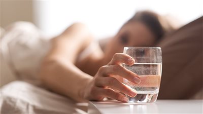 احذر.. ١٢ مشكلة خطيرة قد يسببها «نقص شرب المياه» لجسمك يوميا