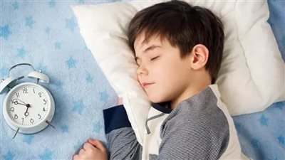 «قبل بدء الدراسة».. طرق لإعادة الأطفال للنوم المبكر
