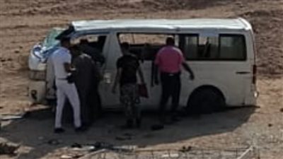 بالأسماء.. إصابة 7 أشخاص في حادث انقلاب ميكروباص