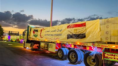 الهلال الأحمر يسير قافلة «زاد العزة» الـ 38 لغزة