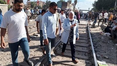 حملة لرفع الإشغالات من مزلقان السكة الحديد بشبين القناطر