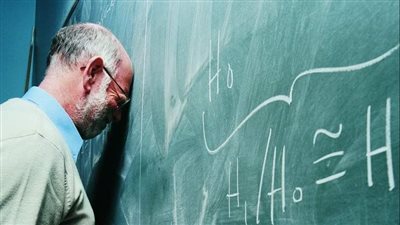 ولي أمر يعتدي على معلم بأول أيام الدراسة بالجيزة