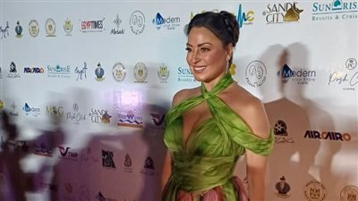 نجوم الفن يتألقون على السجادة الحمراء بمهرجان الغردقة