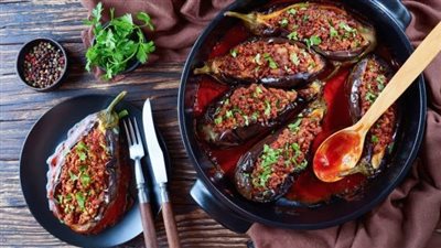 طريقة تحضير «سلطة الباذنجان» الشهية مع اللحم المفروم