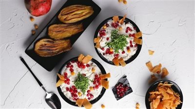 وصفة مبتكرة لتحضير «فتة الباذنجان بالرمان» في المنزل