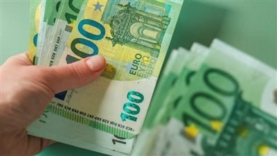 تباين أسعار اليورو مقابل الجنيه المصري اليوم الجمعة 