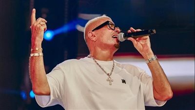 عمرو دياب يشعل السوشيال ميديا بتصريحاته عن المتحف الكبير