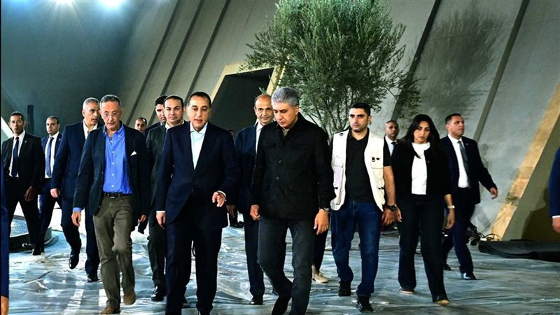 رئيس الوزراء خلال