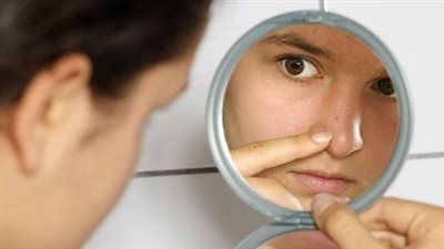 7 طرق فعالة ووصفات طبيعية لإزالة بثور الأنف