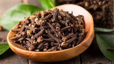 فوائد مذهلة لمضغ القرنفل يوميا لصحة الجسم والمناعة