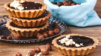 طريقة سهلة ولذيذة لعمل تارت الشوكولاتة بالمنزل 