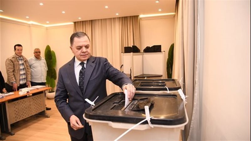 وزير الداخلية يدلى