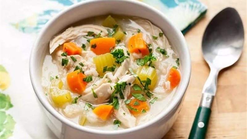 شوربة الفراخ بالخضار 