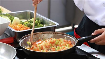 كيفية التحكم في وزنك عبر طرق الطهي والأكل