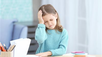 لماذا ينتشر الصداع بين الطلاب وكيف يمكن علاجه؟