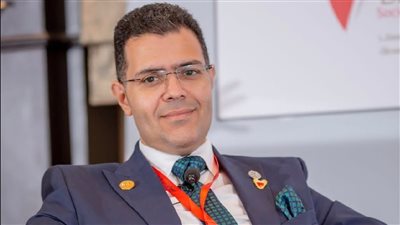 صناعة الرأي العام في العصر الرقمي: من سلطة الإعلام إلى فوضى المنصات