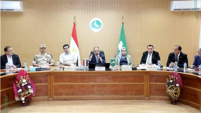 محافظ الشرقية يستعرض آليات التعامل مع الكلاب الضالة من خلال برامج التعقيم 