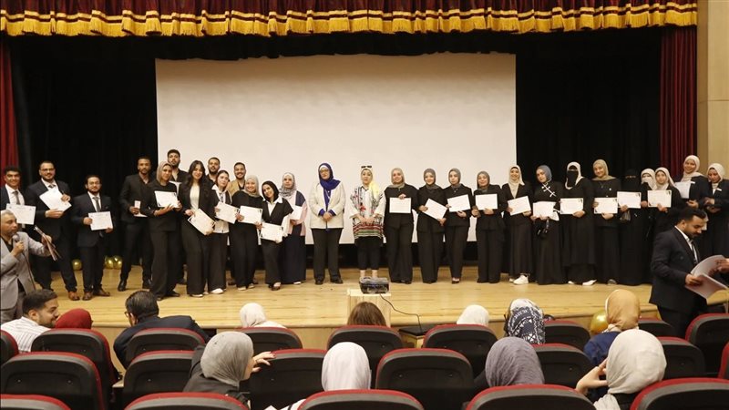 طلاب جامعة عين شمس