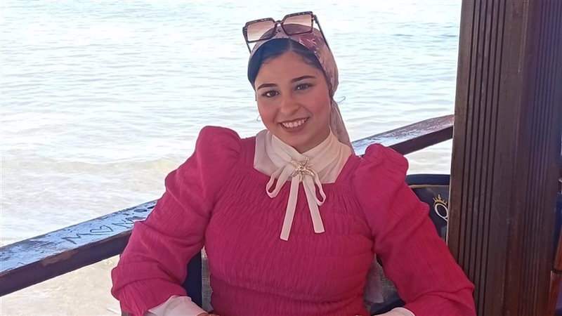 الفنانة التشكيلية روفانا أيمن طه