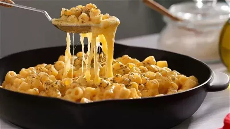 مكرونة بالجبن الكريمى والفطر