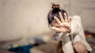 مسن يستدرج طفلة ويلقي بها من الطابق الثالث في أكتوبر